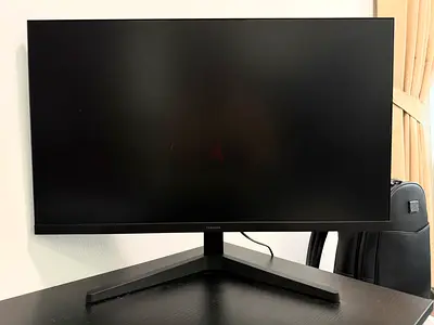 27-inch Samsung LED Monitor in Good Condition