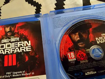 Call of Duty: Modern Warfare III (PS4/ps5) disc - like new