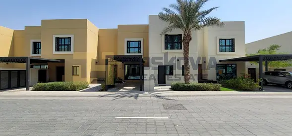 العيش المستدام وملكية حرة للجميع | فيلا فاخرة بأربع غرف نوم مع حديقة داخلية في مدينة الشارقة المستدامة | السعر 2.48 مليون درهم