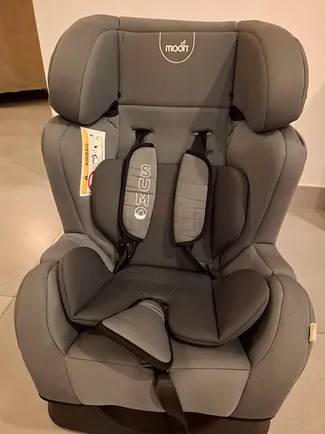 Joie car seat (forward/rear-facing) in grey - good condition