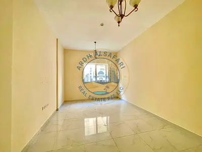 12 chaque paymat//1parking free//near to park