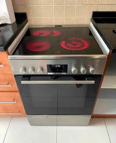 Bosch 60 cm ceramic cooking range 4 hubs electric cooker slightly used new model