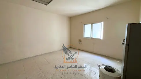 استوديو متميز للإيجار السنوي ببلكونة وتشطيبات ممتازة ومساحة مريحة بموقع استراتيجي وحيوي وجاهز تماما للسكن الفوري المريح للعائلات