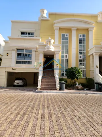 AMAZING 4BR+MAIDROOM WITH PRIVATE GARDEN CAR PARKING ! VACANT