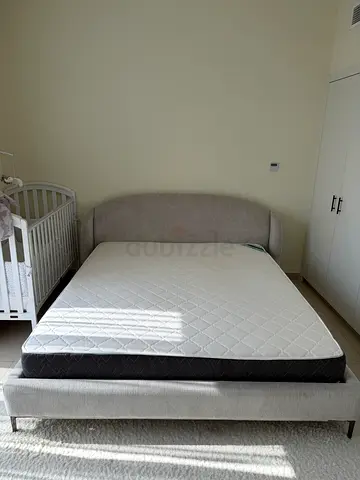 King bed with mattress