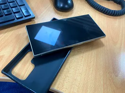 Used S amsung S24 Ultra - No scratch (Fully laminated Titanium body) - minor part of screen not work