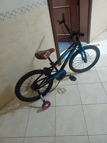 Kids small bicycle with training wheels - good condition.