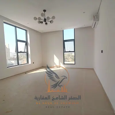 فيلا فاخره تاون هاوس كورنر جديدة للإيجار في الحليو 1 عجمان مع روف واسع موقع مميز سهوله الوصول لمخرج دبي والشارقه