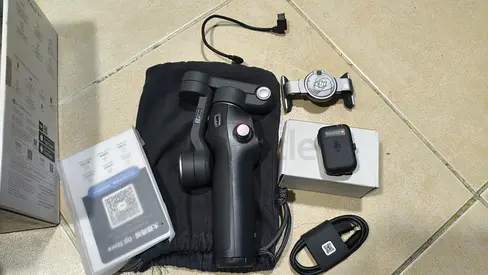 Dji osmo mobile 7p only 2 or 3 time used total 5 mint used ,box open only stickers not removed