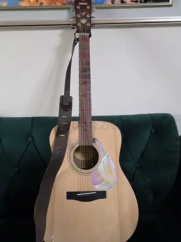 Used Yamaha Acoustic Guitar with Strap - Natural Finish