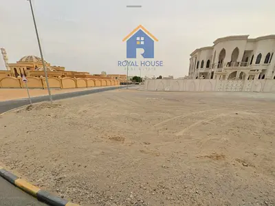 ارض سكني استثماري في السحمة الشارقة مساحة 2564 قدم مقابل الحديقة