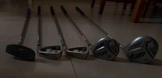 Set of 5 Used Right Hand Golf Clubs with Putter and Woods