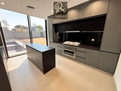 Distress Deal | 5BR Signature Villa in Saro, Massar – Selling Below OP