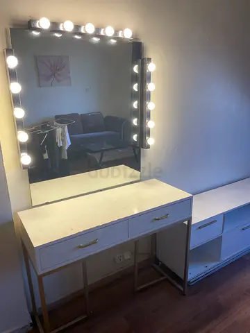 White vanity dressing table with lighted mirror