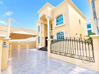 European Style 5 Br Villa-Private Front Yard Big Backyard Proper Big Kitchen Built-In Wardrobes-KCA