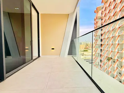 Brand New Amazing Studio // Middle Floor // 4 Cheques // Call Now