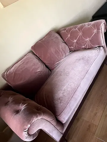 Three-seater pink velvet sofa in good condition