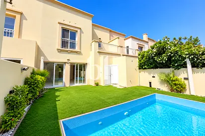 Fully Renovated | Private Pool | Close to Lake