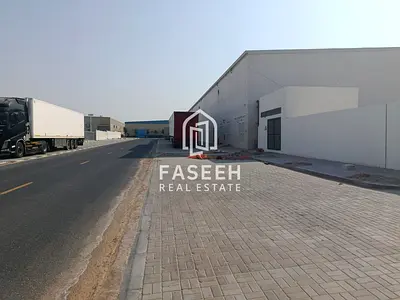 حوطة استثمارية للبيع في الصجعة بالقرب من الإمارات العابر