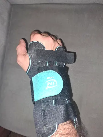 Used Adjustable Wrist and Thumb Support Brace (Left Hand)