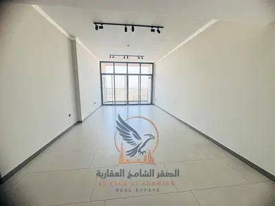 ثلاث غرف وصالة باركن مجانا شهر مجانا غاز مركزي مجانا غرفتين ماستر غرفة خادمة خزائن حائط تشطيب حديث