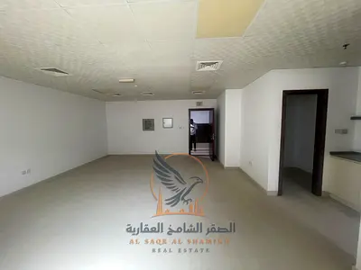 مكتب استوديو للإيجار في الجرف الصناعية 1 بمنطقة السيارات مع حمام ومطبخ