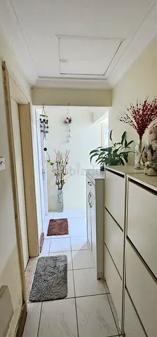 Spacious Private Room for Executive Ladies Near Metro.