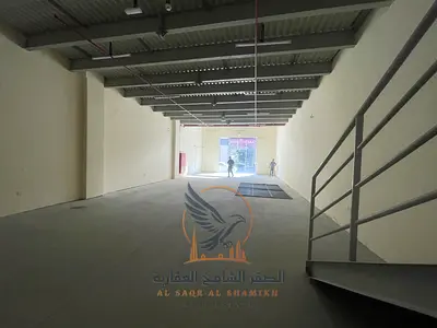 مستودع تجاري بميزانين ومساحة 3600 قدم للإيجار في الجرف الصناعية 1 عجمان
