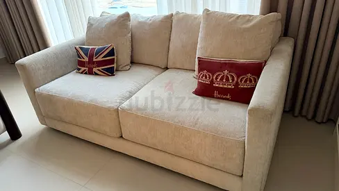 ✨ للبيع: قنفة أنيقة وفخمة بسعر مغرٍ ✨ For sale: Elegant and luxurious sofa at an attractive price ✨