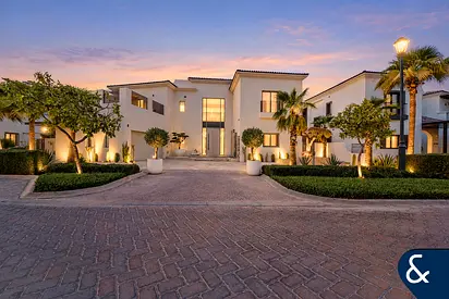 Exclusive Turnkey Mansion overlooking Earth Golf Course