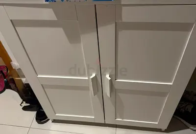 White 2-door storage cabinet / cupboard in good condition
