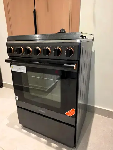 Toshiba freestanding gas cooker with oven - good working condition