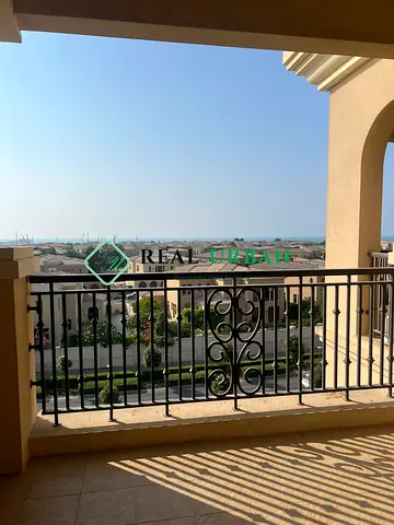 حمّامان وموقف سيارة واحد ومساحة 860 قدماً مربعة في شقق شاطئ السعديات