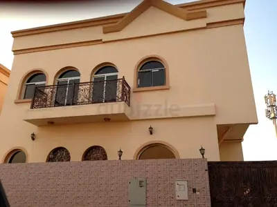 A spacious 6 Bedroom Villa in Al Waheeda