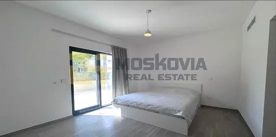 Chic and Convenient: 2-Bedroom Apartment Steps from the Beach