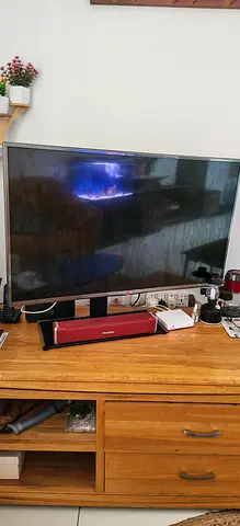 LG 40" Smart Tv for sale with Table