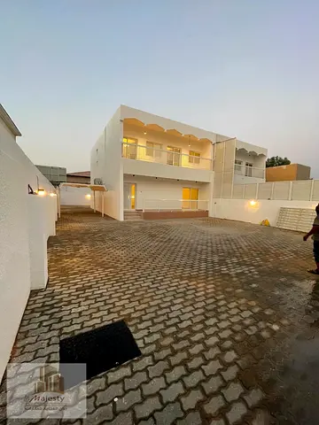 🏡 **فيلا للإيجار السنوي في الشارقة – منطقة المنصورة**