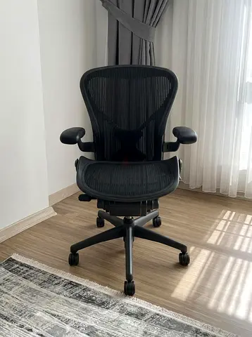 Used Like New Herman Miller Aeron in good condition