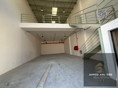 مستودع للايجار السنوي بالجرف الصناعيه 2, مساحه 2900 قدم مربع,بقدرة كهربائية تبلغ 40 كيلوواط بنظام ثلاثي الطور 3 فاز، لا تفوت فرصة الاستفادة
