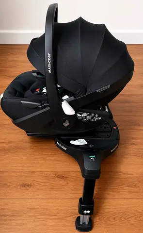 Maxicosi pebble 360 pro lieflat car seat and swivel slide technology base