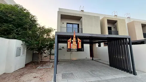 Elegant 3BR Corner Townhouse with Maid’sroom only 100k