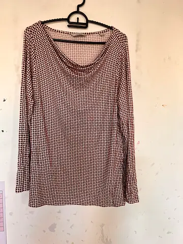 Lightweight patterned long-sleeve women's top - size unknown