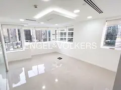 Vacant | Wet Pantry | Lake View | Mid Floor
