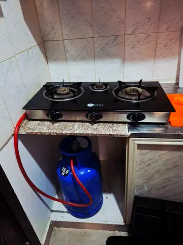 Gas cylinder with regulator pipe stove