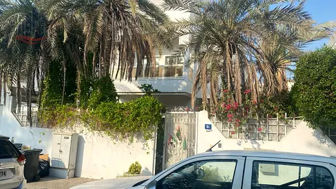 5 BHK Well Maintained | Spacious Living | Private Villa