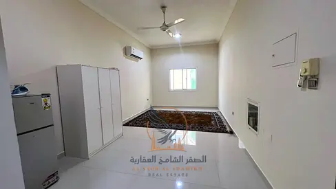 استوديو متميز للإيجار السنوي بمطبخ منفصل ومساحة ممتازة وتشطيبات حديثة بموقع استراتيجي وحيوي وجاهز تماما للسكن الفوري المريح للعائلات