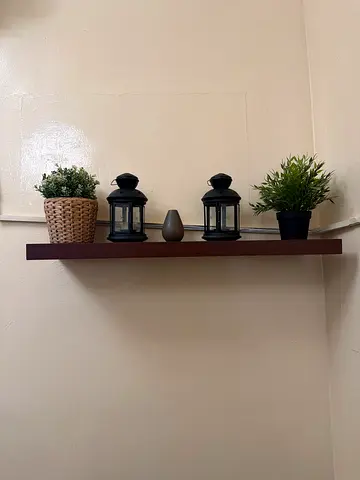 Floating shelf