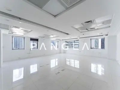 Near Metro | 4 Parkings | Partioned