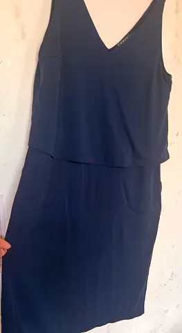 Navy sleeveless V-neck shift dress, size missing — good condition