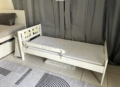 Small Bed for Sale - 170 cm width (comes w mattress)
